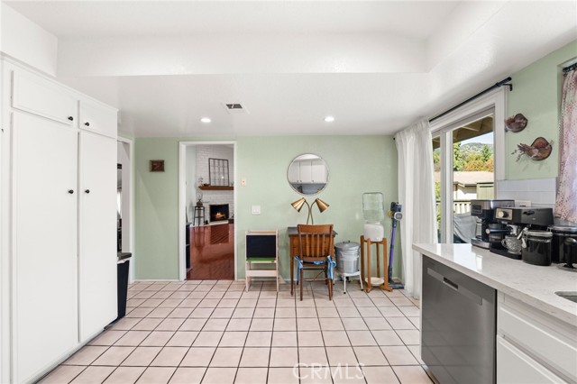 Detail Gallery Image 11 of 42 For 2411 E Greenview Dr, Glendora,  CA 91741 - 2 Beds | 2/1 Baths