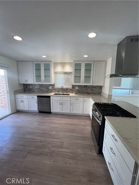 Detail Gallery Image 4 of 9 For 16912 Canyon, Huntington Beach,  CA 92649 - 2 Beds | 2 Baths