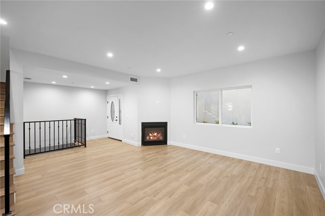 Detail Gallery Image 7 of 38 For 357 Harvey Dr #102,  Glendale,  CA 91206 - 3 Beds | 2/1 Baths