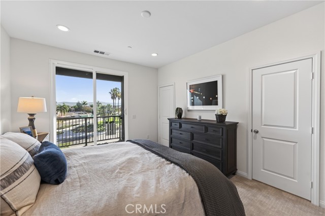 Detail Gallery Image 17 of 39 For 1093 N Harbor Bld, Anaheim,  CA 92801 - 3 Beds | 3 Baths