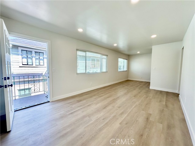 895 N Euclid Avenue, Pasadena CA: https://media.crmls.org/medias/8b0999d8-e3b7-4857-a15e-19419a9a7072.jpg