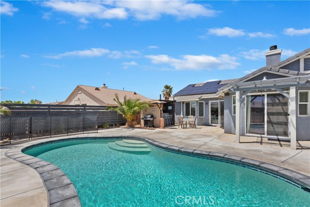 21269 Chardonnay Drive, Apple Valley CA: https://media.crmls.org/medias/8b09c3f7-5c25-4873-995c-e42fed4c6de6.jpg