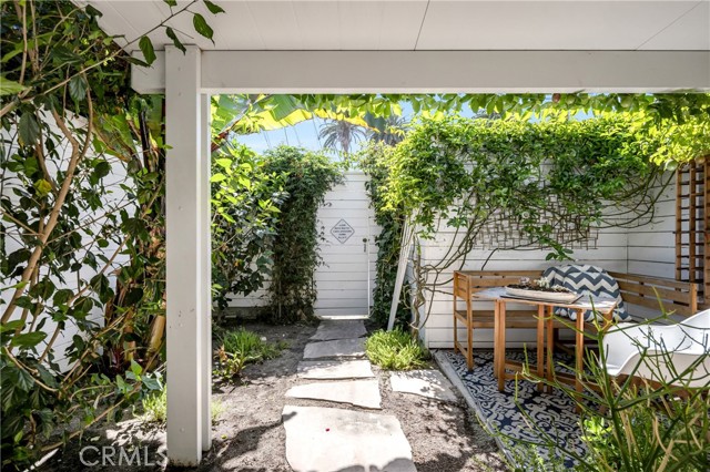 Detail Gallery Image 36 of 40 For 2317 Walgrove, Los Angeles,  CA 90066 - 4 Beds | 3 Baths