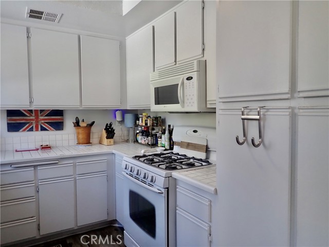 Detail Gallery Image 7 of 15 For 4257 Las Virgenes Rd #1,  Calabasas,  CA 91302 - 2 Beds | 2 Baths