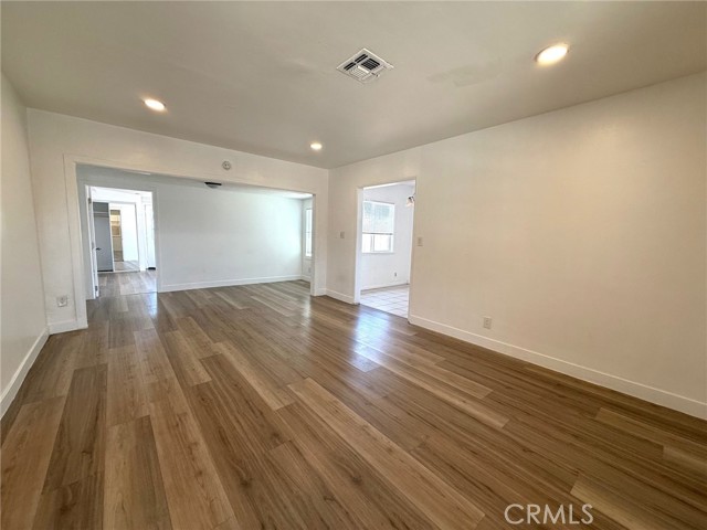 7062 Calvin Avenue, Reseda CA: https://media.crmls.org/medias/8b0b2342-1e33-486d-a42b-74880f1c541d.jpg