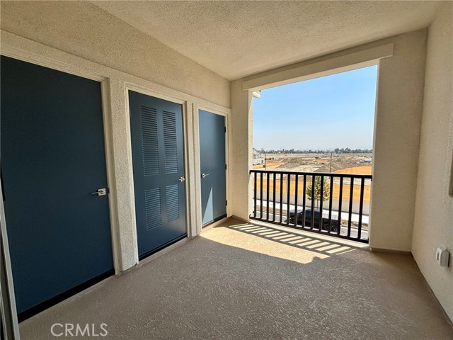 6136 Valentina Way, Eastvale CA: https://media.crmls.org/medias/8b0be8c7-fe3a-44e6-80c4-9c5ede75c13f.jpg
