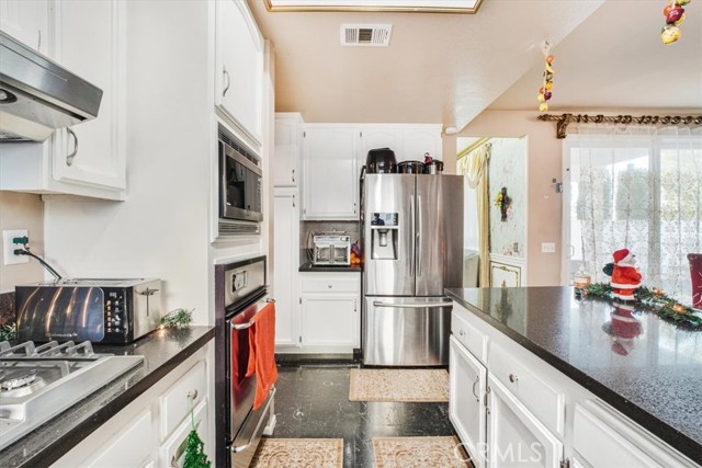 18612 Hilton Court, Canyon Country CA: https://media.crmls.org/medias/8b0c12cc-b67d-4119-9198-2533a679842d.jpg