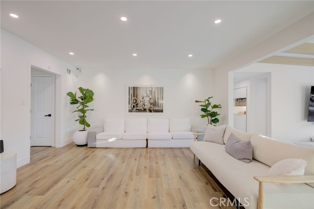 Detail Gallery Image 29 of 72 For 8161 Encino Ave, Northridge,  CA 91325 - 4 Beds | 3 Baths