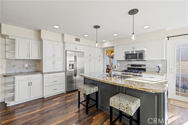 Detail Gallery Image 17 of 49 For 26061 Charonne Ct, Valencia,  CA 91355 - 4 Beds | 3 Baths