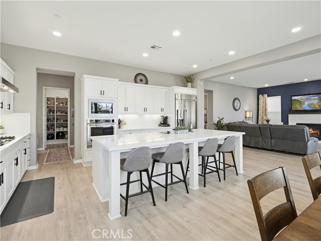 Detail Gallery Image 6 of 46 For 20818 Red Sky Ct, Saugus,  CA 91350 - 4 Beds | 4 Baths