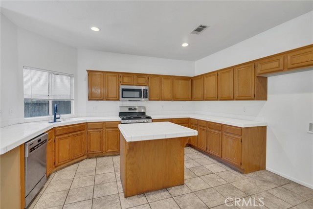 Detail Gallery Image 7 of 55 For 3901 Vicksburg Ct, Hemet,  CA 92545 - 5 Beds | 3 Baths