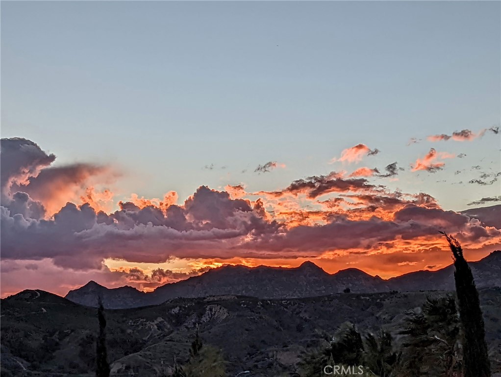 https://media.crmls.org/medias/8b0dea19-0cc2-4b20-ab5c-5481c1af5898.jpg?preset=X-Large