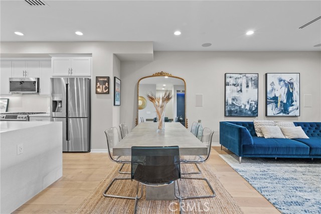 Detail Gallery Image 7 of 19 For 13135 W Lumina, Valley Glen,  CA 91401 - 3 Beds | 4 Baths