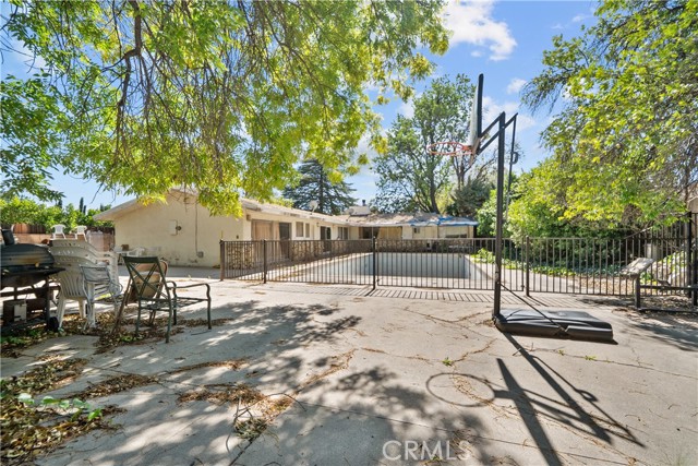 Detail Gallery Image 4 of 7 For 17243 Halsey, Granada Hills,  CA 91344 - 4 Beds | 3/1 Baths