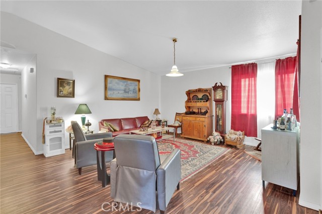 Detail Gallery Image 3 of 47 For 12887 Sholic, Apple Valley,  CA 92308 - 3 Beds | 2/1 Baths