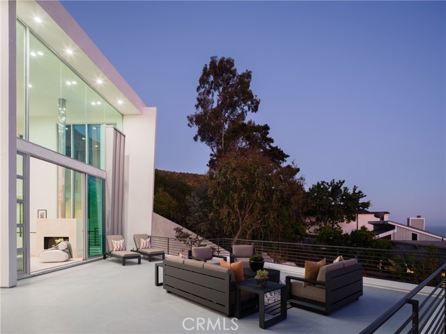 Detail Gallery Image 3 of 32 For 468 Ashton Dr, Laguna Beach,  CA 92651 - 4 Beds | 4/1 Baths