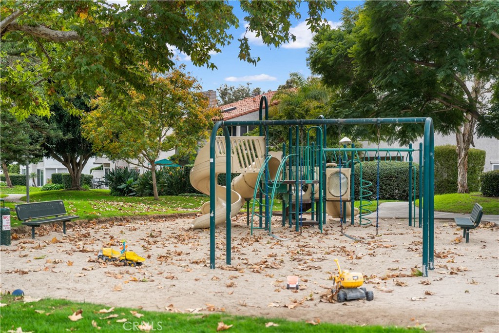 https://media.crmls.org/medias/8b103f88-bcbf-4110-8b04-e4c292c59751.jpg?preset=X-Large