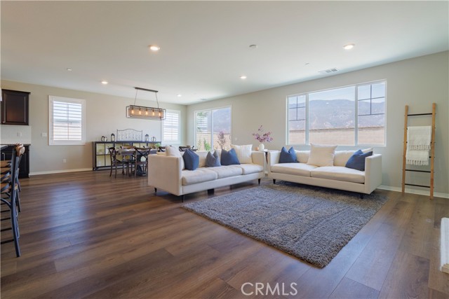 Detail Gallery Image 6 of 52 For 16034 Ulysses Ln, Fontana,  CA 92336 - 6 Beds | 4/1 Baths