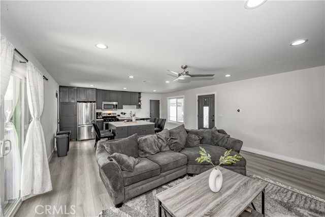 Detail Gallery Image 5 of 31 For 22912 Elkwood St, West Hills,  CA 91304 - 4 Beds | 2 Baths