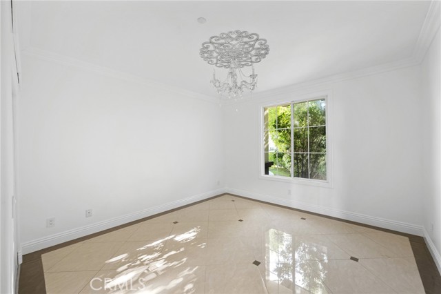 Detail Gallery Image 17 of 55 For 7370 Chantilly Ln, Tujunga,  CA 91042 - 6 Beds | 4 Baths