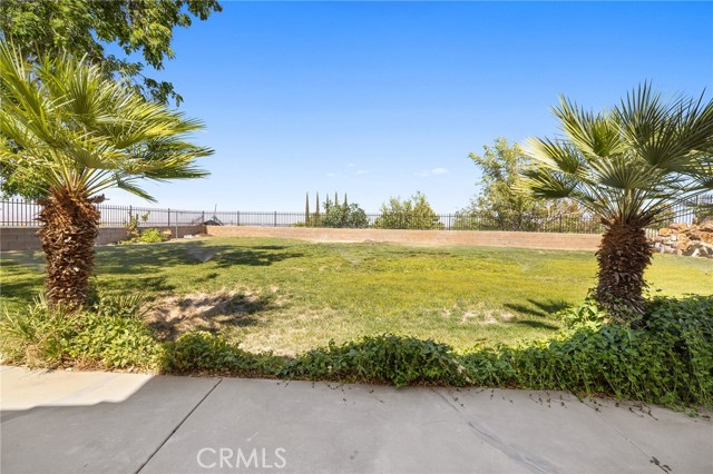 40420 Valiente Drive, Palmdale CA: https://media.crmls.org/medias/8b11b0f2-0165-4daa-ad24-c0ff93e43a52.jpg