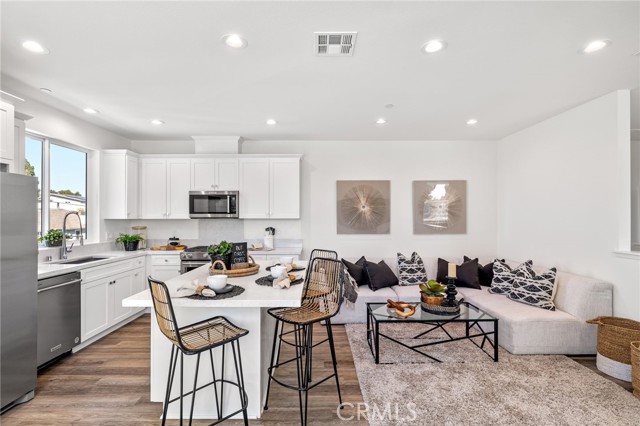 Detail Gallery Image 3 of 17 For 1758 Manuel Ave, Torrance,  CA 90501 - 2 Beds | 2/1 Baths