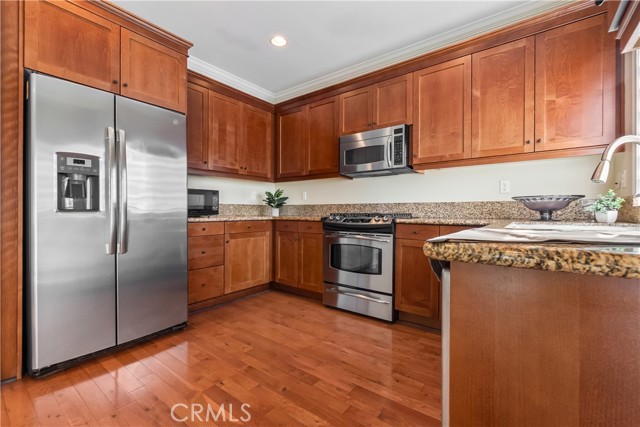 Detail Gallery Image 10 of 28 For 1021 Cravens #9,  Torrance,  CA 90501 - 3 Beds | 2/1 Baths