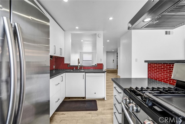 Detail Gallery Image 14 of 37 For 219 N Isabel St #4,  Glendale,  CA 91206 - 2 Beds | 2/1 Baths