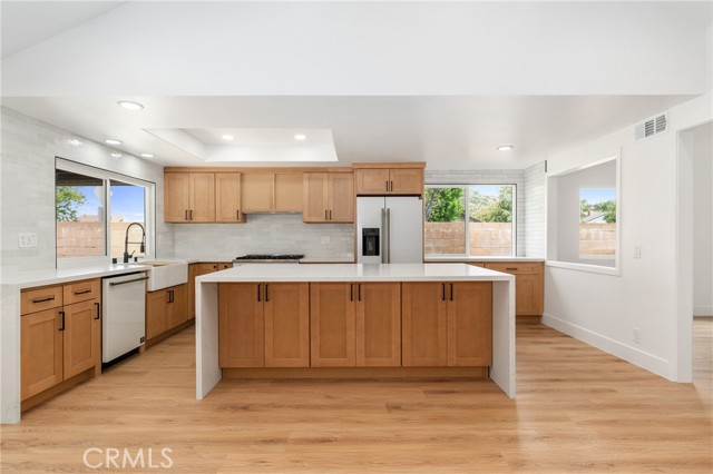 146 N Quail Lane, Orange CA: https://media.crmls.org/medias/8b15347a-3ea0-40ab-bcc5-6c2ce237d17c.jpg