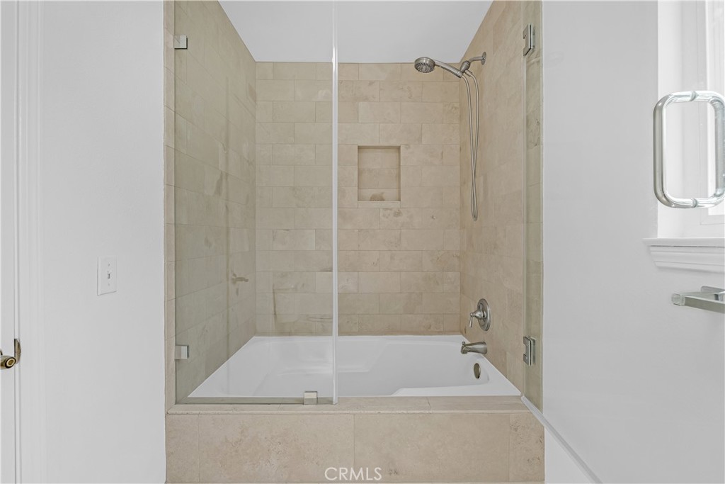 https://media.crmls.org/medias/8b1535c4-27b7-43e4-bafa-cd14c8ac72f4.jpg?preset=X-Large