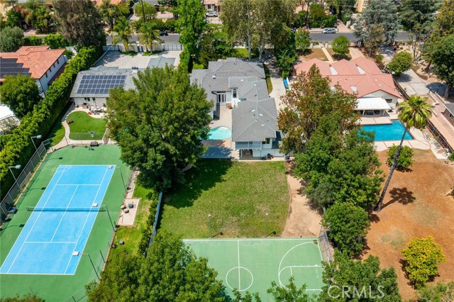 22904 Calvert Street, Woodland Hills CA: https://media.crmls.org/medias/8b1568cb-b4d6-4bf0-aaa6-8d4cc3402bc8.jpg