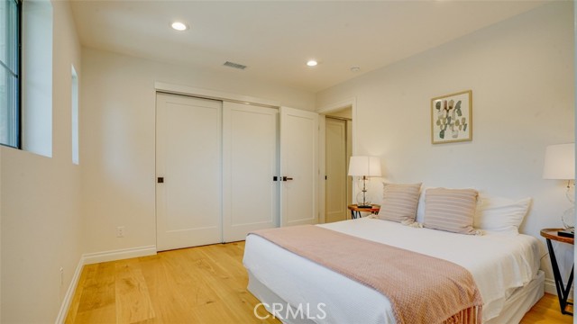 Detail Gallery Image 27 of 57 For 22914 Gershwin Dr, Woodland Hills,  CA 91364 - 5 Beds | 4/1 Baths