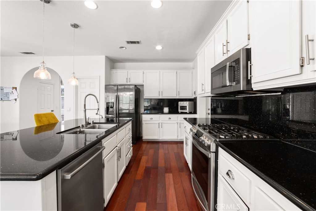 MLS #OC25181828 img 8