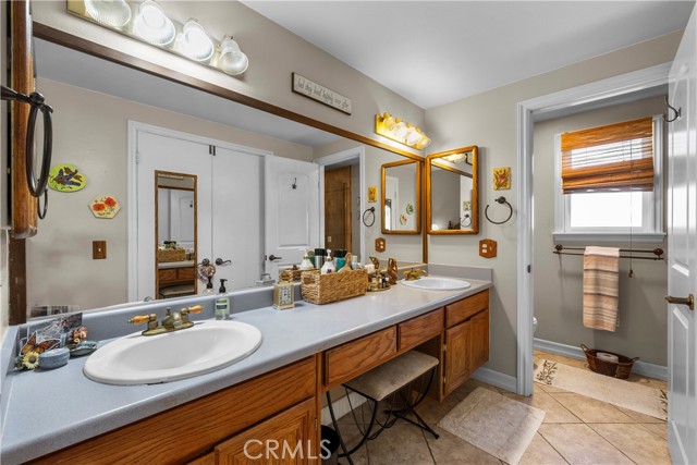 565 Martinique Place, Thousand Oaks CA: https://media.crmls.org/medias/8b16f880-238d-4296-8fad-89ed6d54daef.jpg