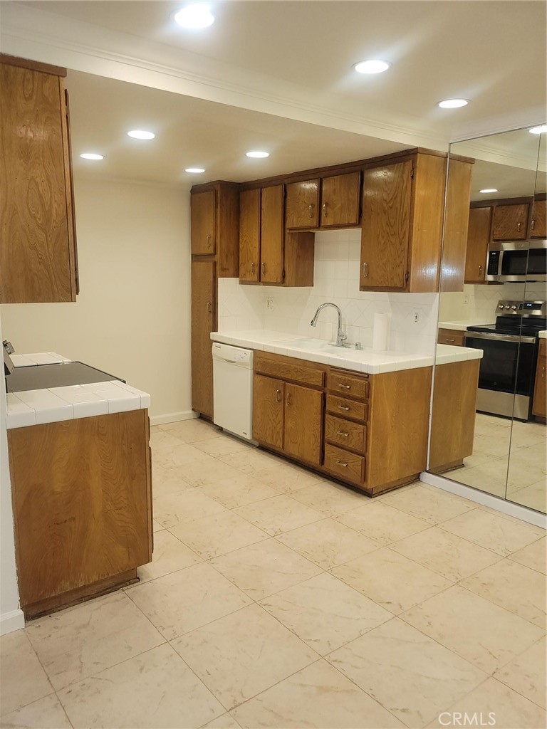 8b172545 2ae0 46d2 9930 A19403daca1b