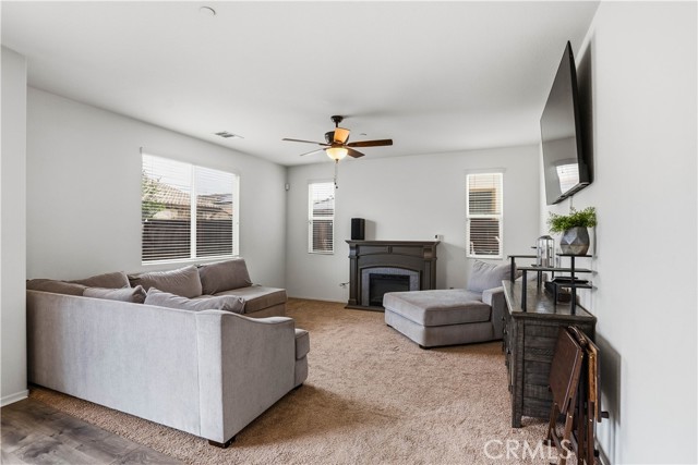 Detail Gallery Image 10 of 37 For 29538 Major League, Lake Elsinore,  CA 92530 - 3 Beds | 2/1 Baths