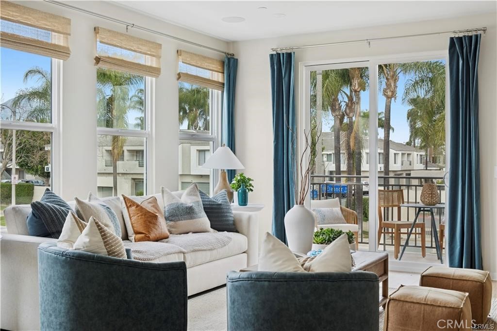 629 E Mission