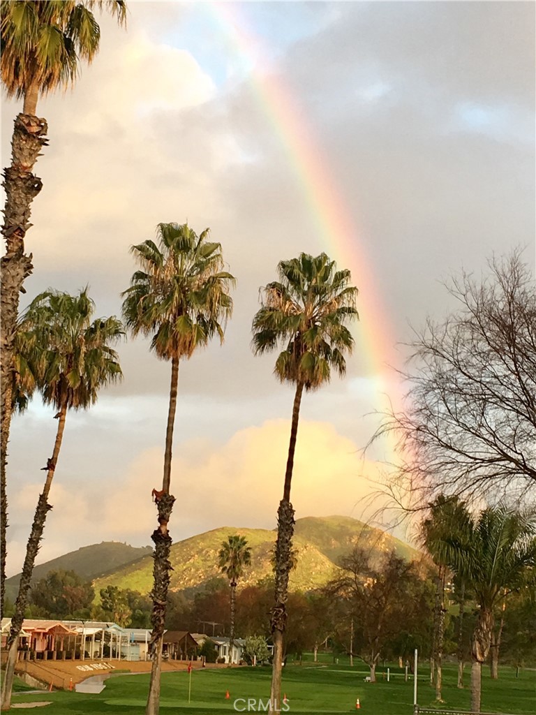 https://media.crmls.org/medias/8b178e65-94fb-48e0-8b57-6d803376946f.jpg?preset=X-Large