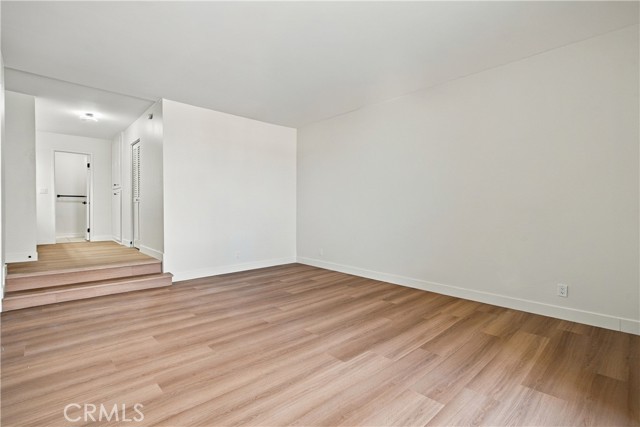 17140 Burbank, 207 photo 17