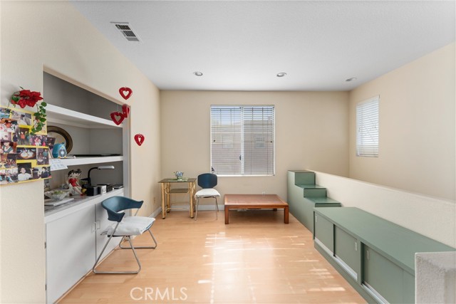Detail Gallery Image 11 of 23 For 1972 W Blue Violet Ct, Anaheim,  CA 92801 - 2 Beds | 2/1 Baths