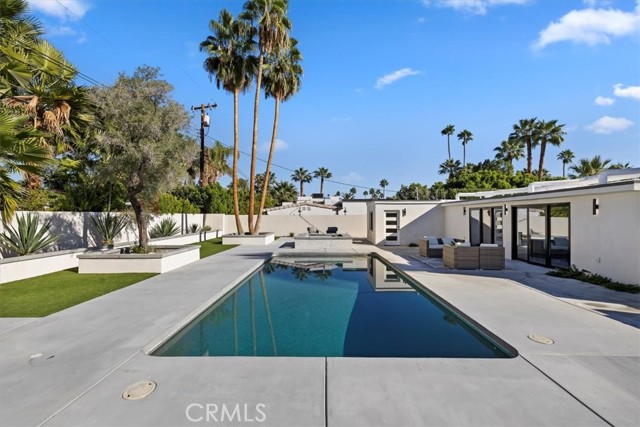 Detail Gallery Image 4 of 36 For 218 E Ocotillo, Palm Springs,  CA 92264 - 4 Beds | 3 Baths