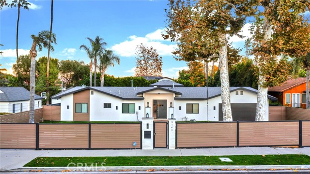 Detail Gallery Image 1 of 64 For 5144 Woodley Ave, Encino,  CA 91436 - 5 Beds | 5/1 Baths