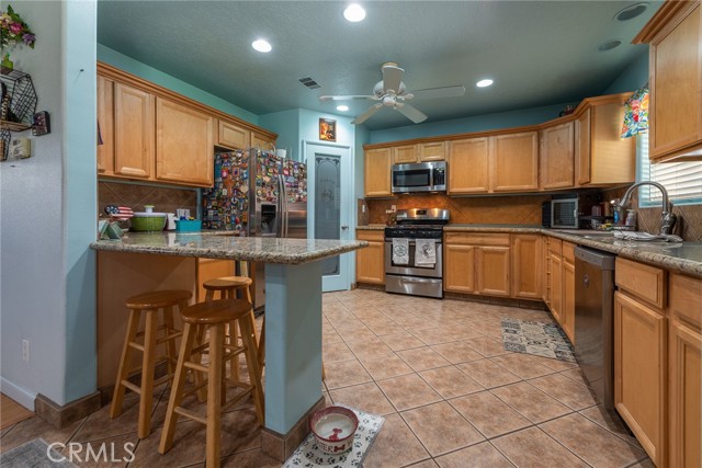 19585 Jurupa Avenue, Bloomington CA: https://media.crmls.org/medias/8b19fd5f-fa26-491c-ab52-f5e53de0f589.jpg