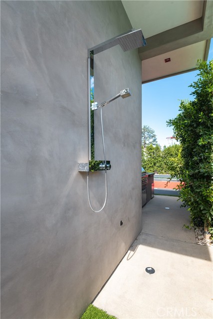 Detail Gallery Image 50 of 73 For 13340 Chandler Bld, Sherman Oaks,  CA 91401 - 6 Beds | 6 Baths