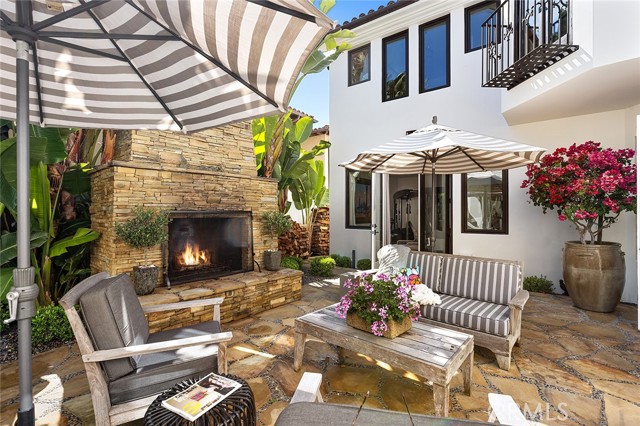 Detail Gallery Image 14 of 58 For 328 Emerald Bay, Laguna Beach,  CA 92651 - 4 Beds | 4/1 Baths
