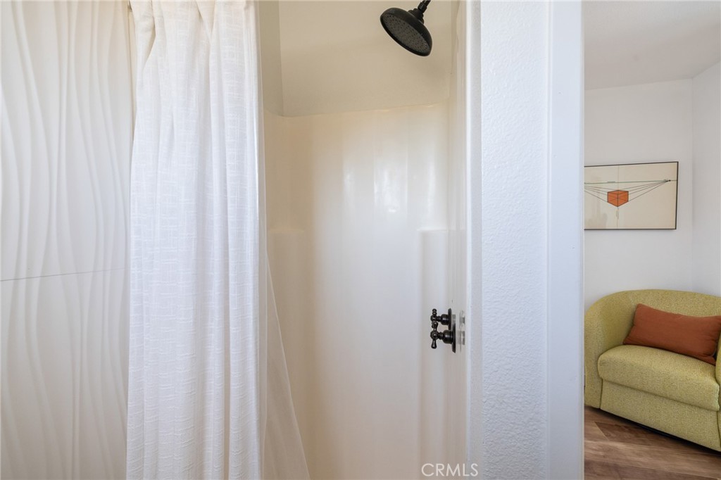 https://media.crmls.org/medias/8b1ac4d6-d521-45fa-9d14-2e3b572a5c4d.jpg?preset=X-Large