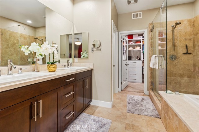31 Soho, Irvine CA: https://media.crmls.org/medias/8b1af44f-7502-41a7-8a29-6e241016b2ce.jpg
