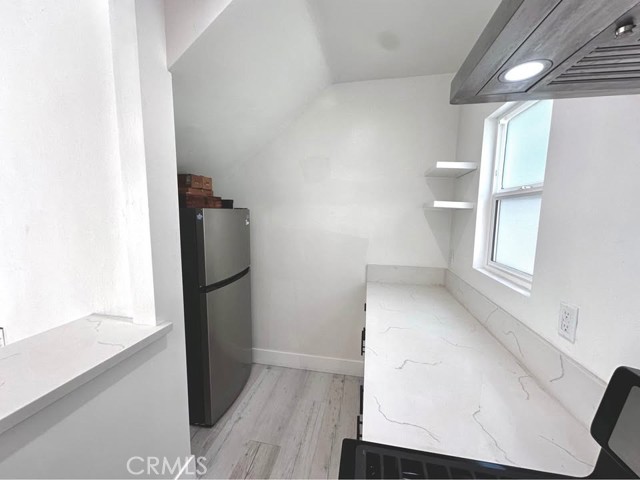 34 Ozone Ave, Venice CA: https://media.crmls.org/medias/8b1c28d1-1b36-4b55-8be9-ddb22b057d36.jpg