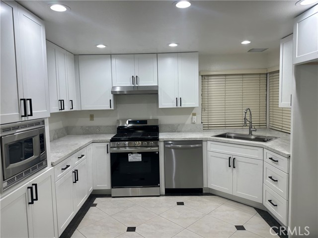 Detail Gallery Image 7 of 20 For 2124 Wildwood Ct, Fullerton,  CA 92831 - 3 Beds | 2 Baths