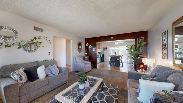 Detail Gallery Image 6 of 44 For 908 N Pepper Ave, Rialto,  CA 92376 - 4 Beds | 2 Baths